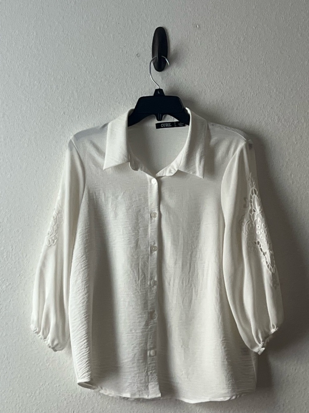 Cure Classy Crown & Ivy Soft‎ White Button-Down Eyelet Sleeve Blouse, Size L